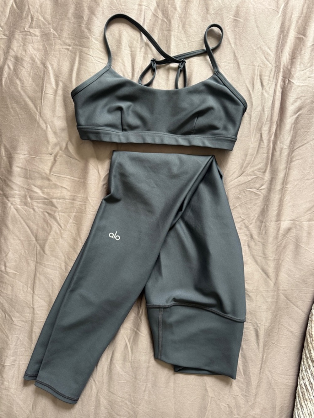 ALO 7/8 High-Waist Airlift Legging + Airlift Intrigue Bra